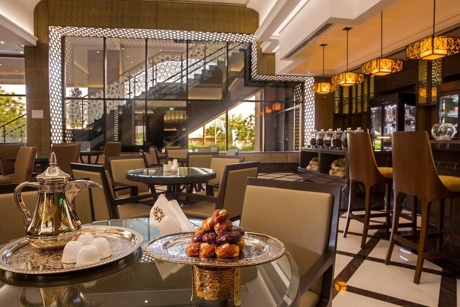 Ayla Grand Hotel al-Ain Exterior foto The interior of the restaurant