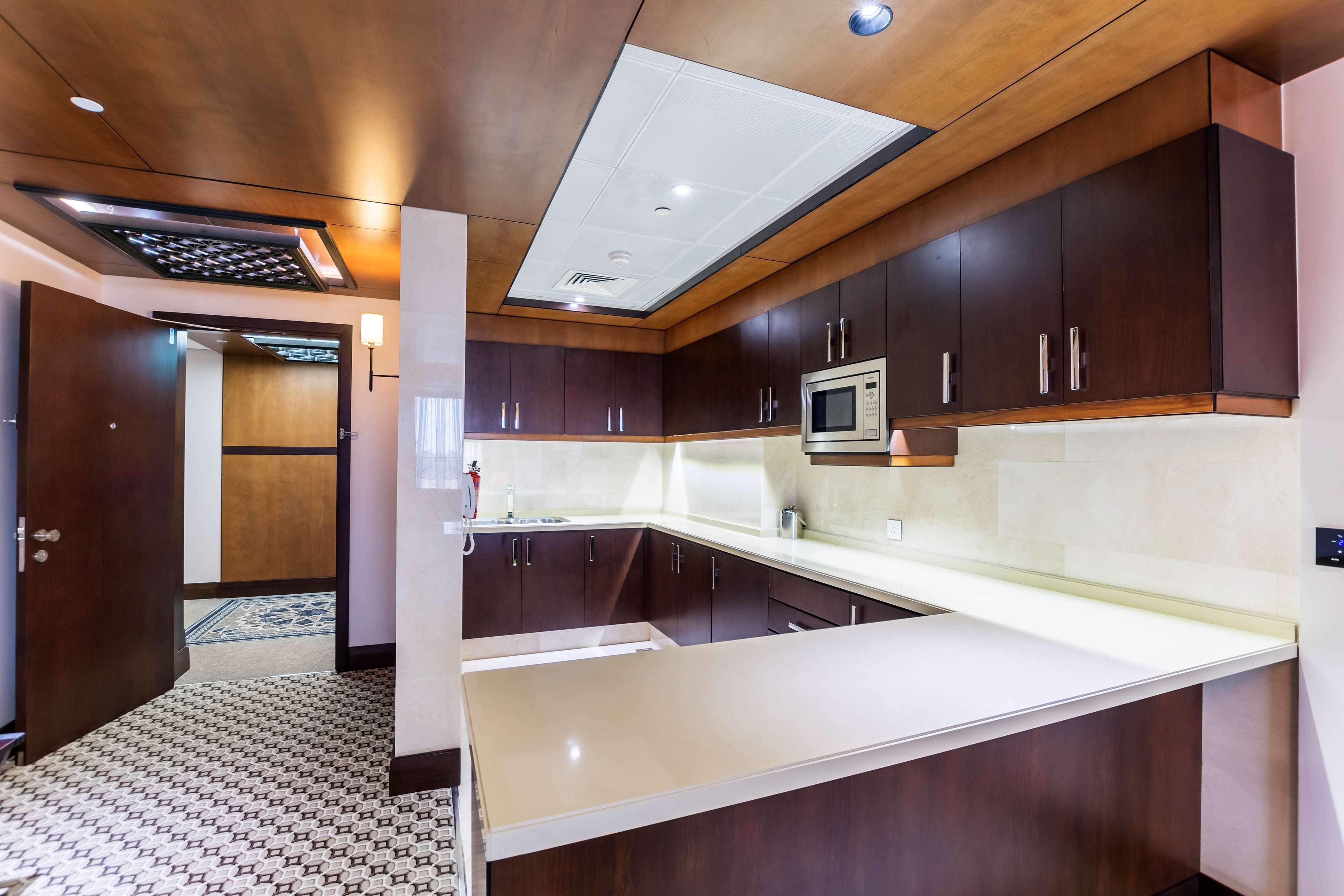 Ayla Grand Hotel al-Ain Exterior foto A modern kitchen