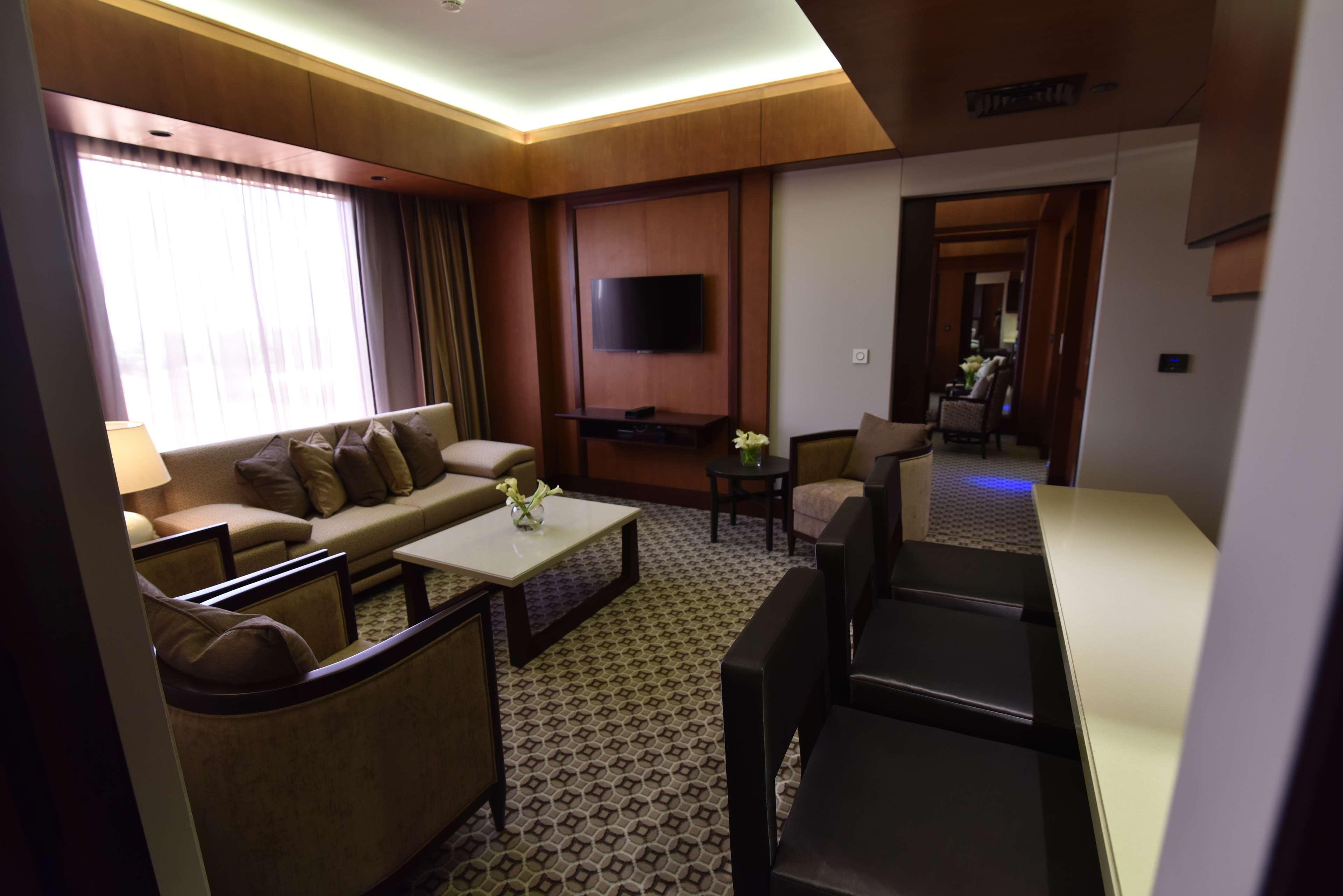 Ayla Grand Hotel al-Ain Exterior foto A suite at the hotel