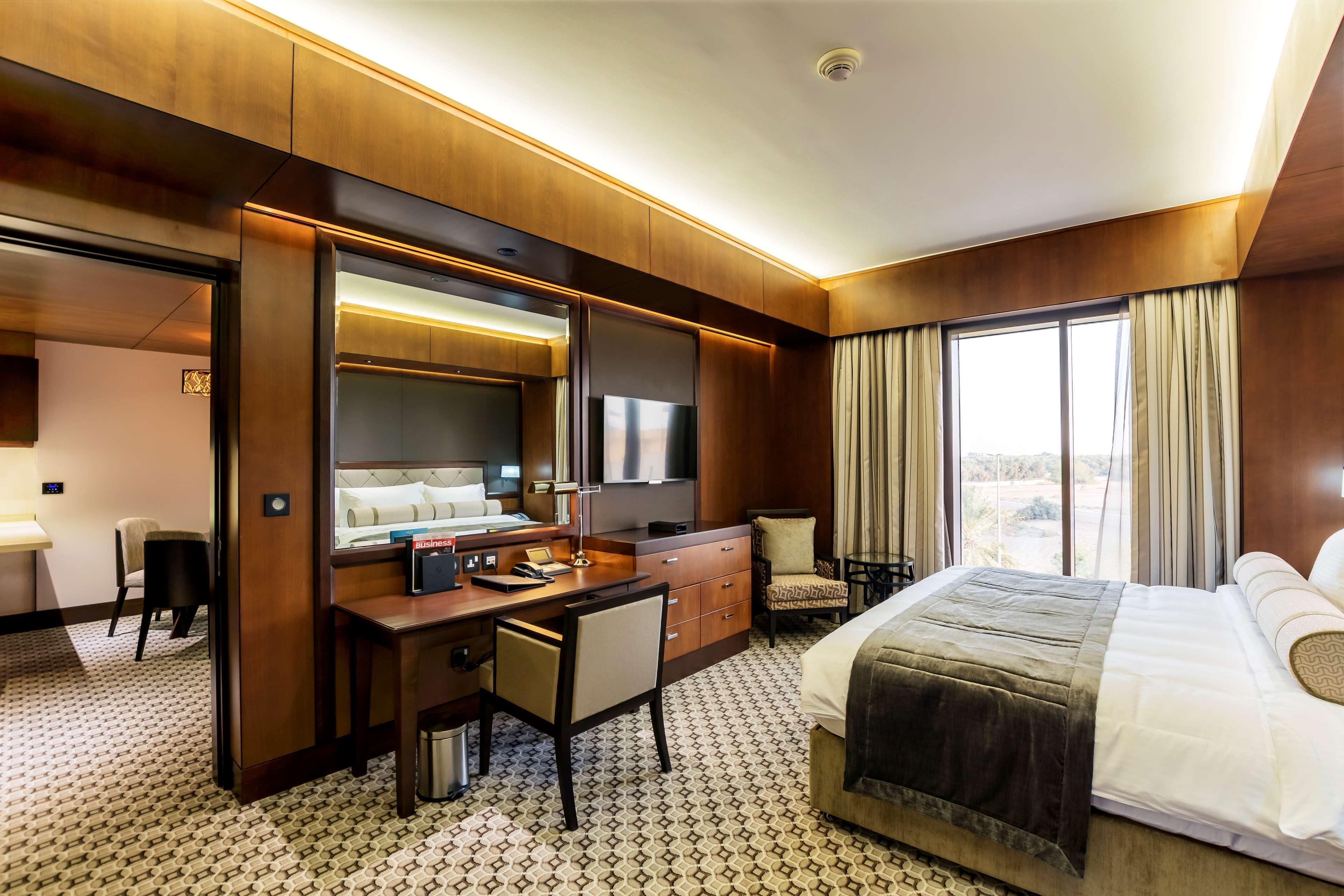 Ayla Grand Hotel al-Ain Exterior foto A suite at the hotel