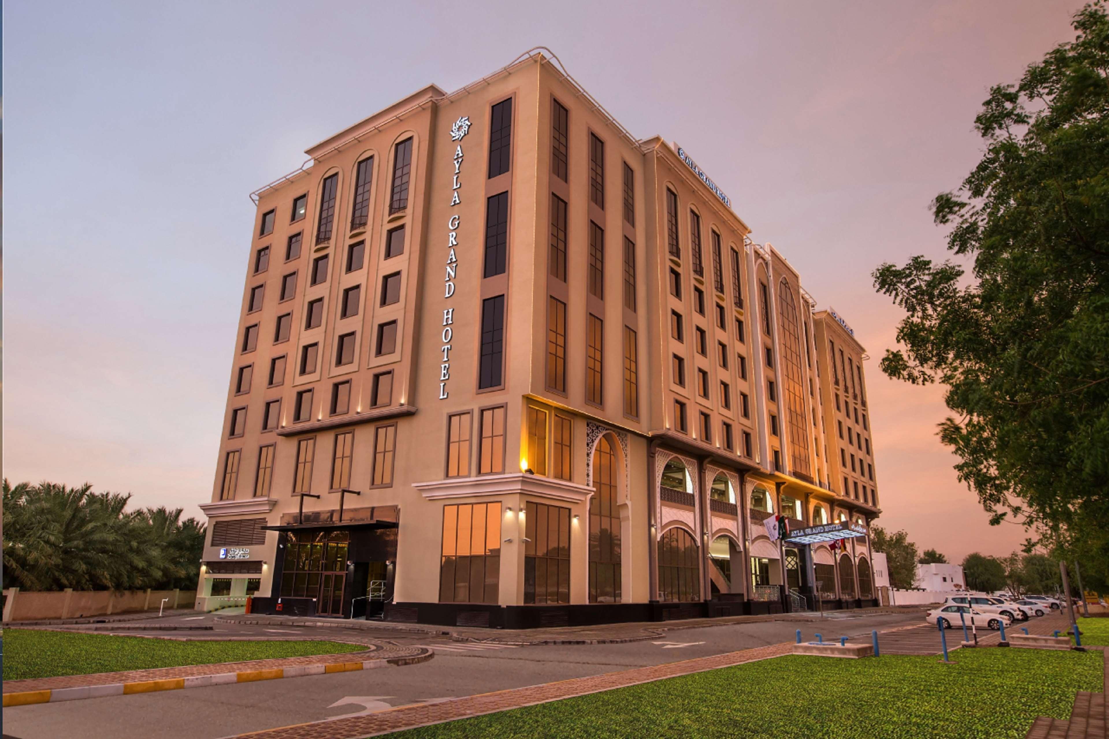 Ayla Grand Hotel al-Ain Exterior foto The hotel in 2015