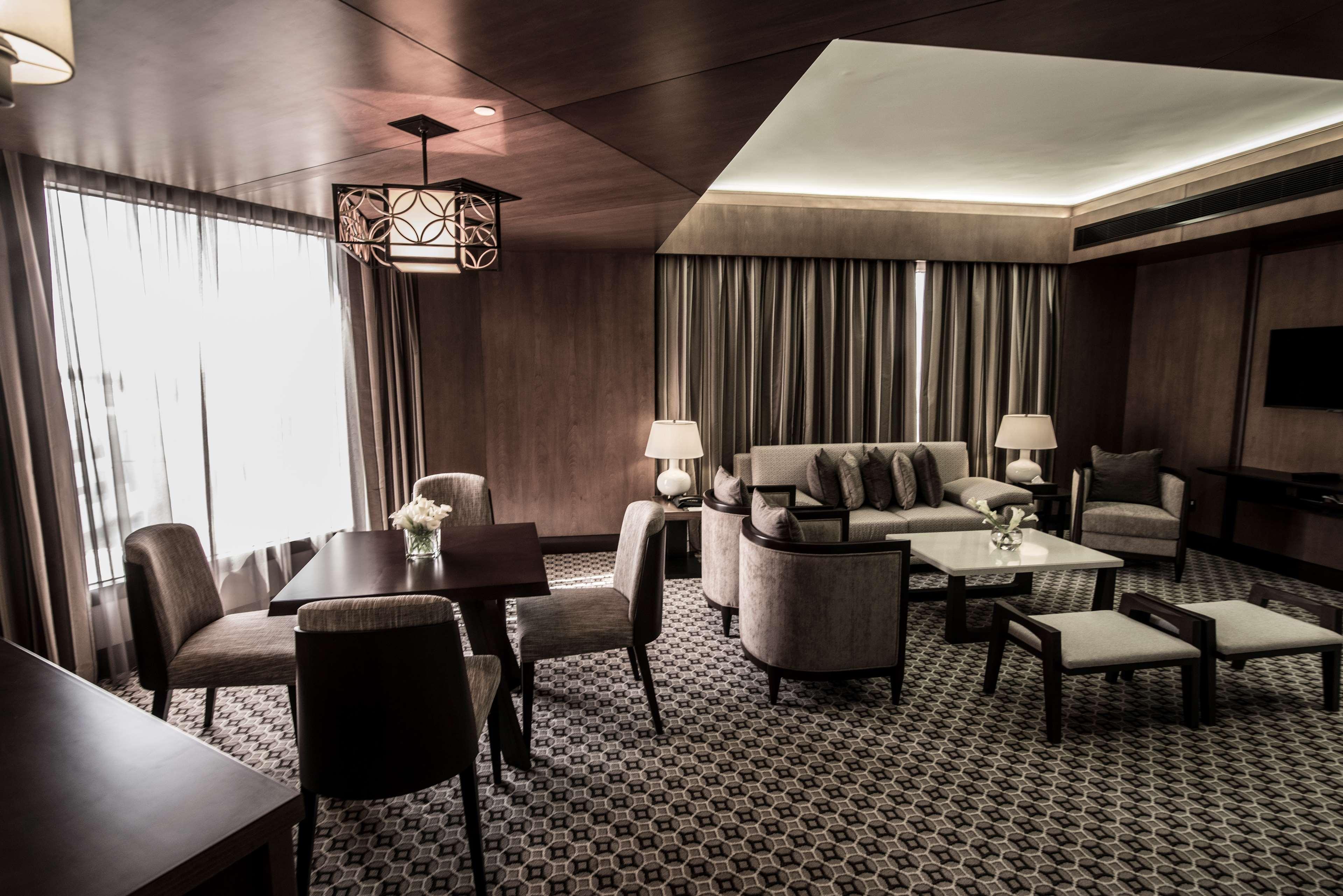 Ayla Grand Hotel al-Ain Exterior foto The interior of a suite