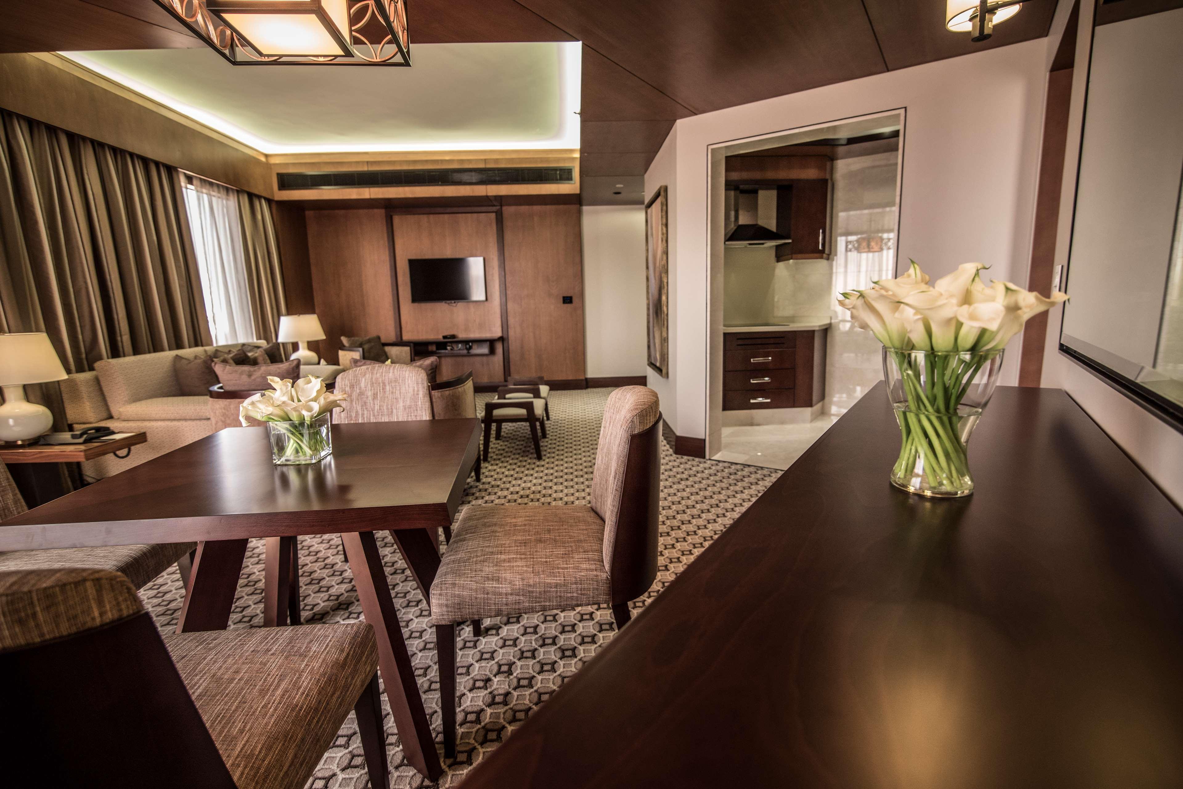 Ayla Grand Hotel al-Ain Exterior foto Suite at the hotel
