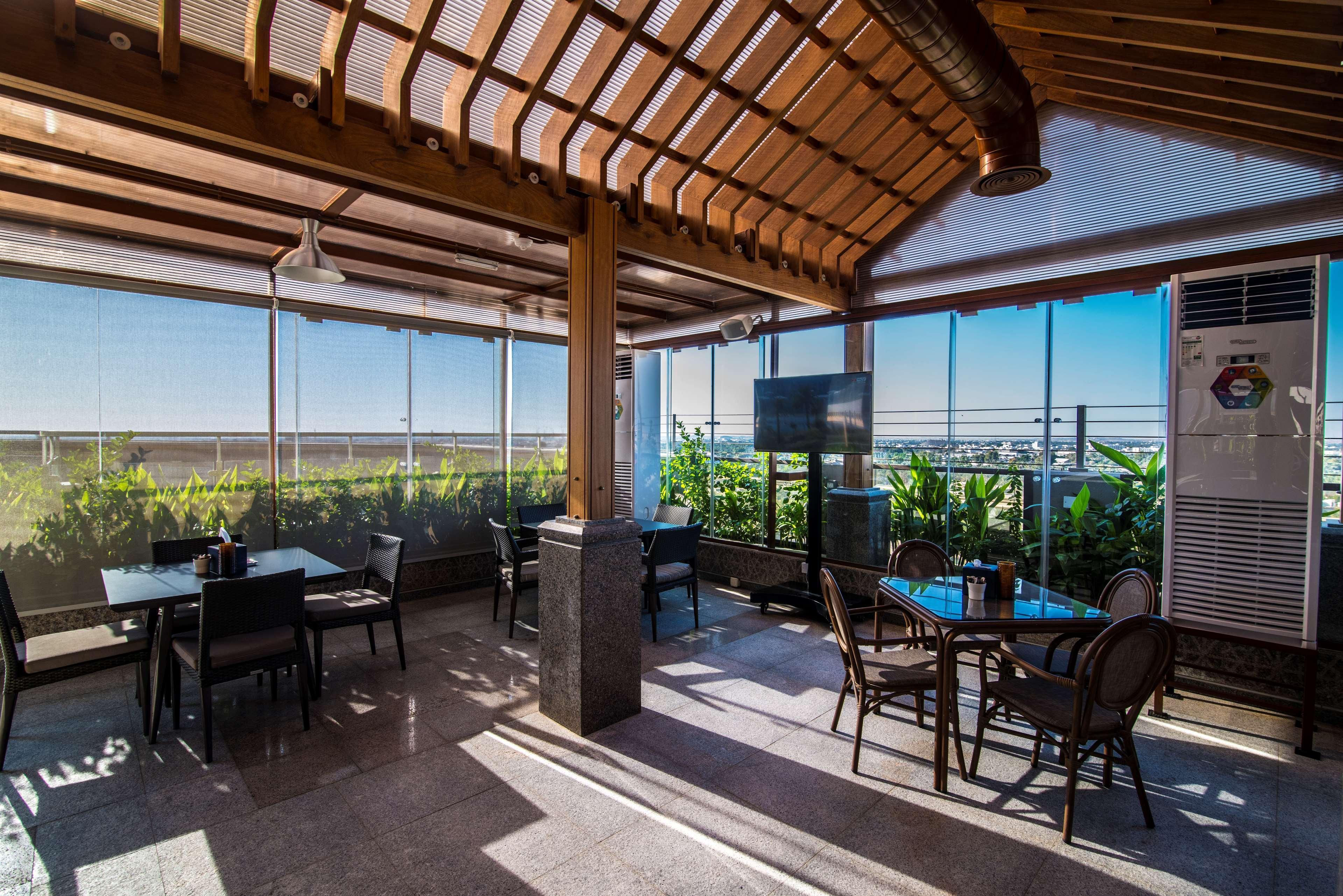 Ayla Grand Hotel al-Ain Exterior foto The Sky Bar