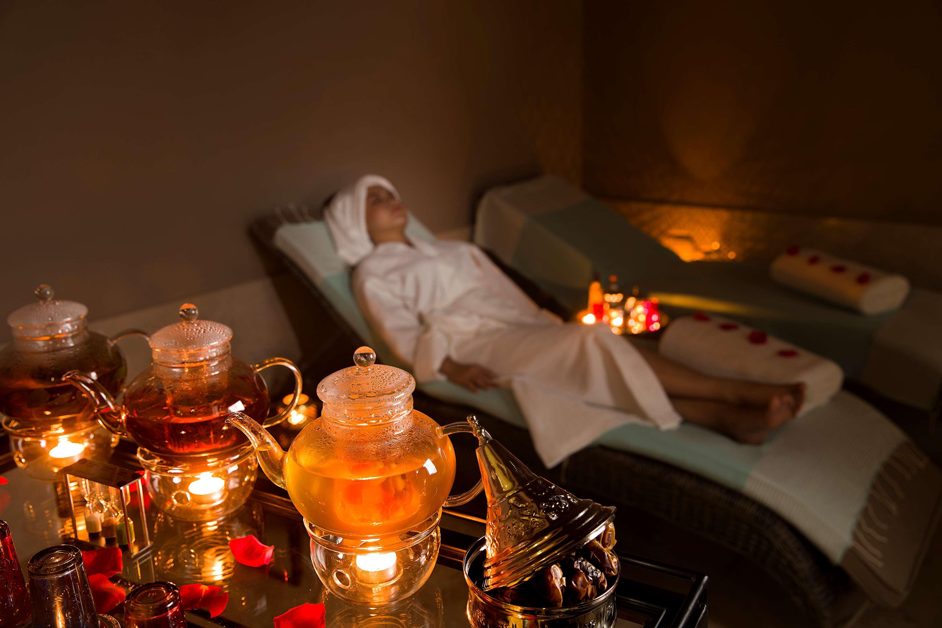 Ayla Grand Hotel al-Ain Exterior foto A spa treatment
