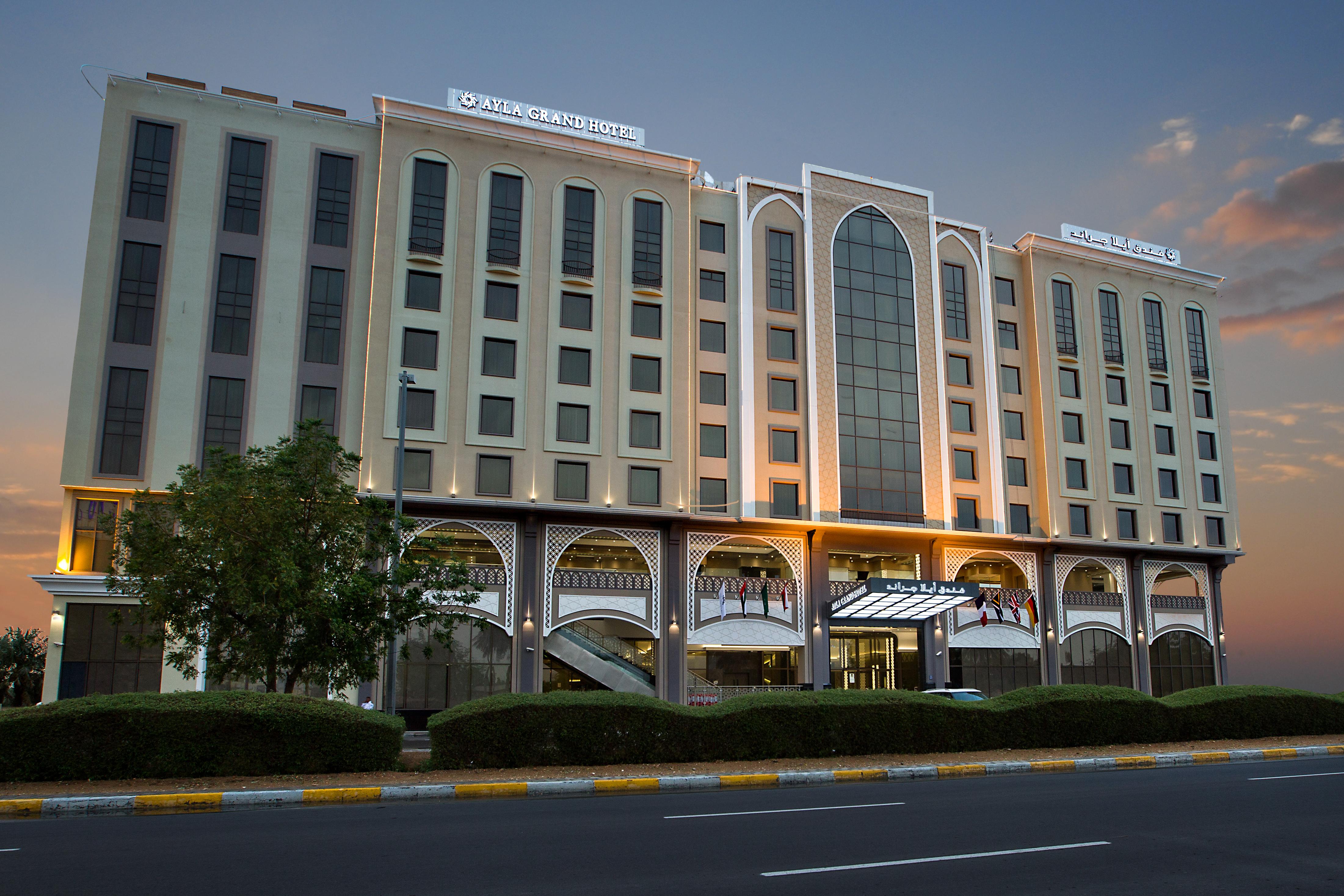 Ayla Grand Hotel al-Ain Exterior foto The hotel in 2012