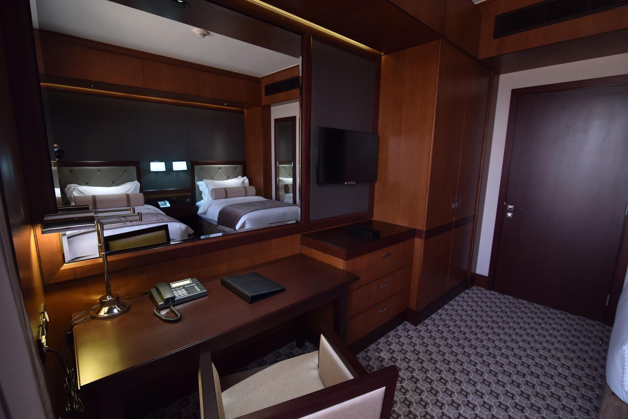 Ayla Grand Hotel al-Ain Exterior foto A room at the hotel