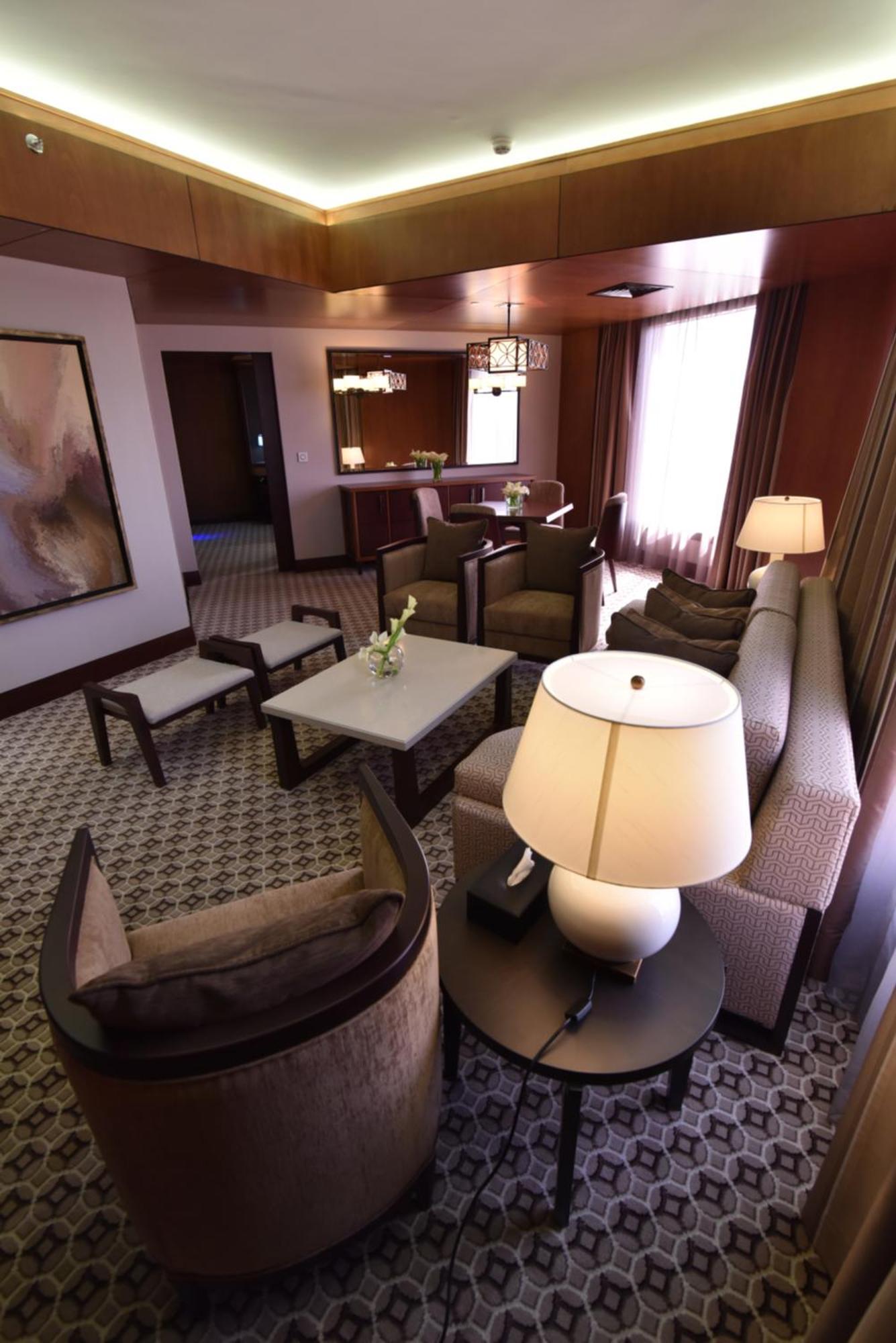 Ayla Grand Hotel al-Ain Exterior foto A suite at the Ritz-Carlton, Dubai
